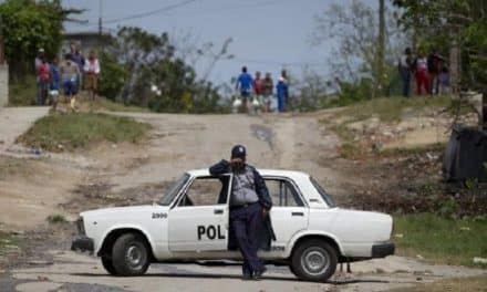 LA DICTADURA CASTRISTA YA NO PUEDE TAPAR LA VIOLENCIA EN CUBA CON UN DEDO