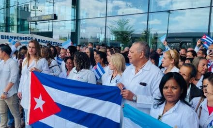 MÉDICOS CUBANOS LLEGAN A HONDURAS EN MEDIO DE CONTROVERSIAS Y CRÍTICAS POR PARTE DE GALENOS LOCALES