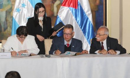 LA HABANA Y TEGUCIGALPA ACUERDAN EXPORTACIÓN DE 89 MÉDICOS CUBANOS A HONDURAS