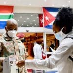 SUDÁFRICA REALIZA GASTOS MILLONARIOS EN MÉDICOS CUBANOS MIENTRAS QUE SUS DOCTORES LOCALES QUEDAN DESEMPLEADOS