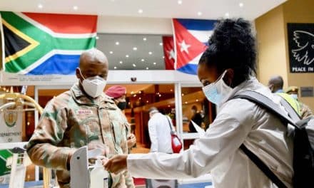 SUDÁFRICA REALIZA GASTOS MILLONARIOS EN MÉDICOS CUBANOS MIENTRAS QUE SUS DOCTORES LOCALES QUEDAN DESEMPLEADOS